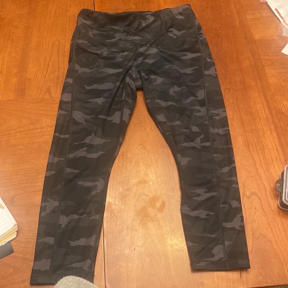 Athleta Ultimate Camo 7/8 Tight, 1X - Picture 4 of 7
